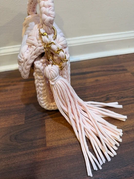 NEW… Handwoven Pink Crochet Shoulder Bag with Gold Chain - Picture 9 of 12
